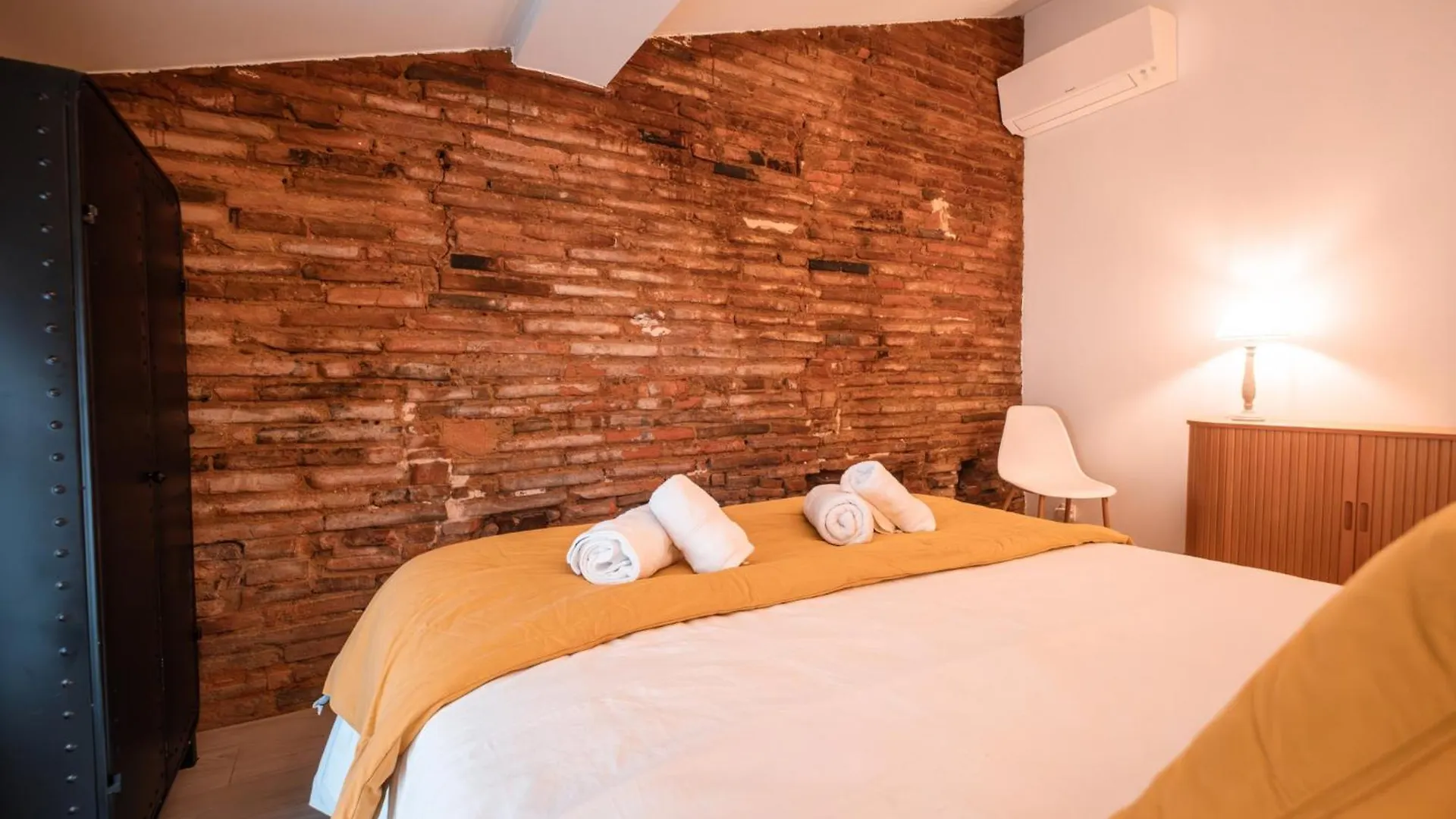 Appartement Le Duplex - Clim - Parking - Wifi à Montauban France