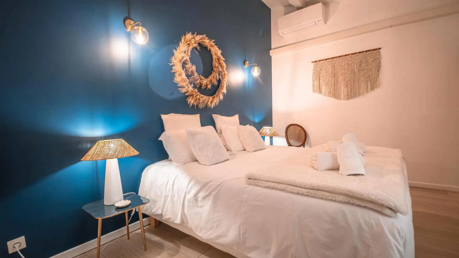 Appartement Le Duplex - Clim - Parking - Wifi à Montauban 0*,  France