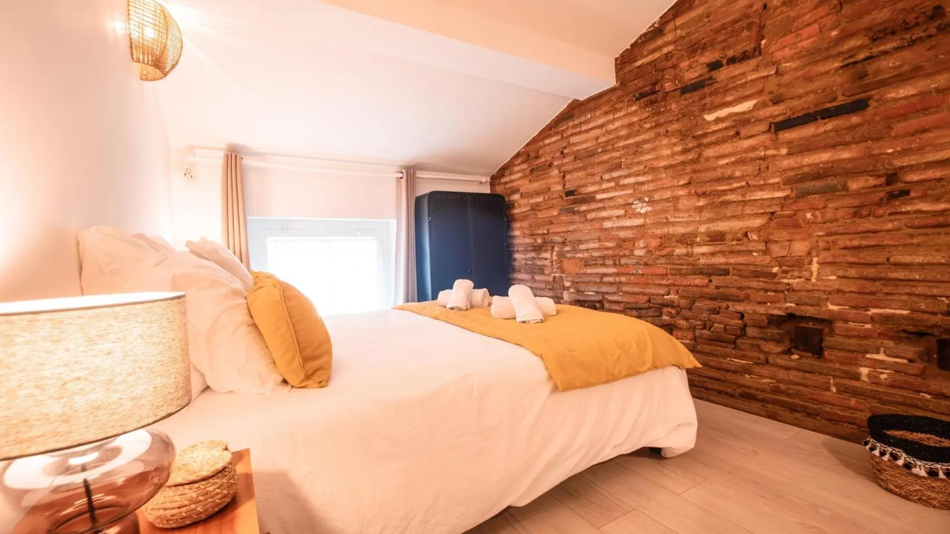 Appartement Le Duplex - Clim - Parking - Wifi à Montauban 0*,  France