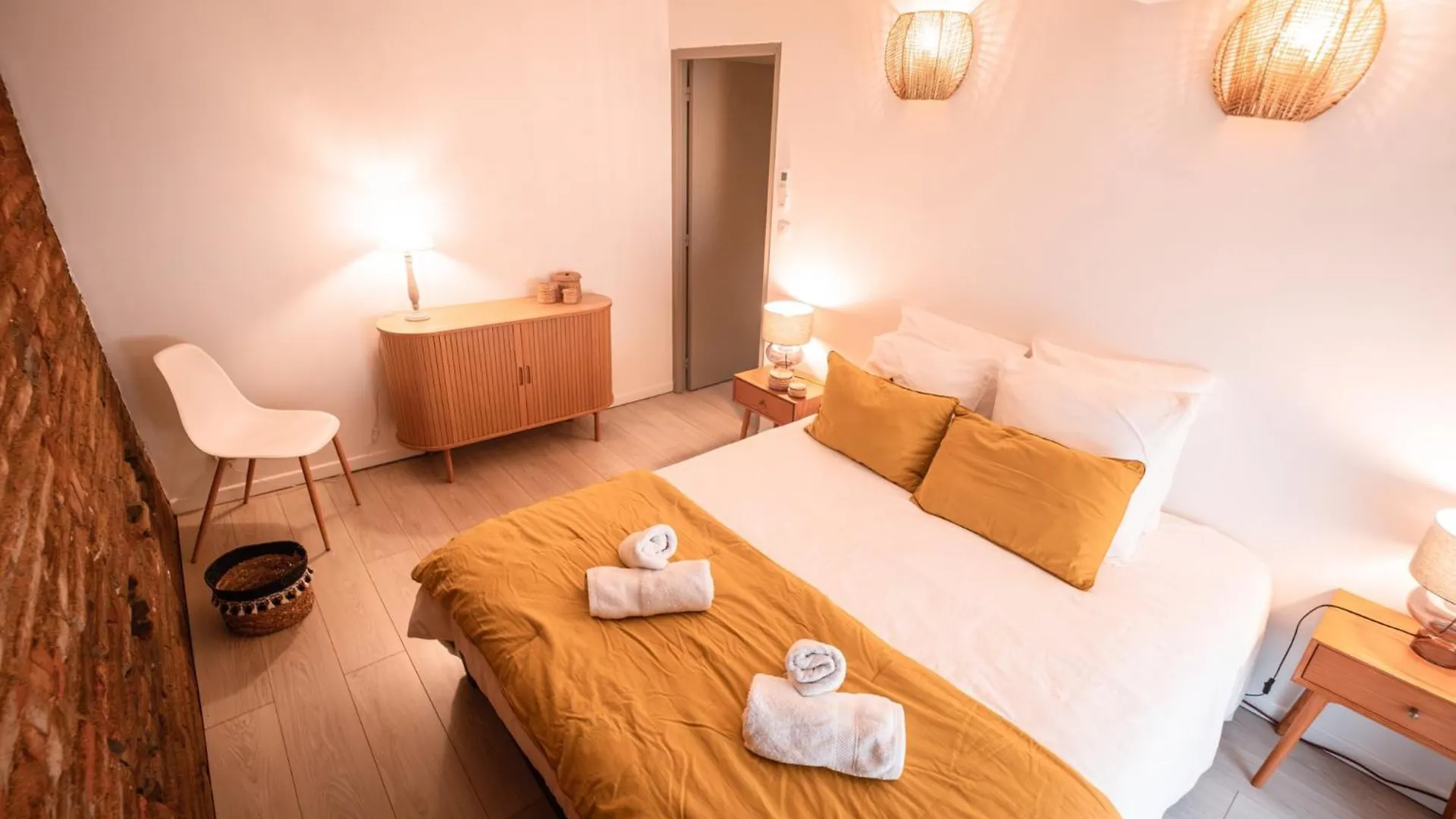 Appartement Le Duplex - Clim - Parking - Wifi à Montauban France